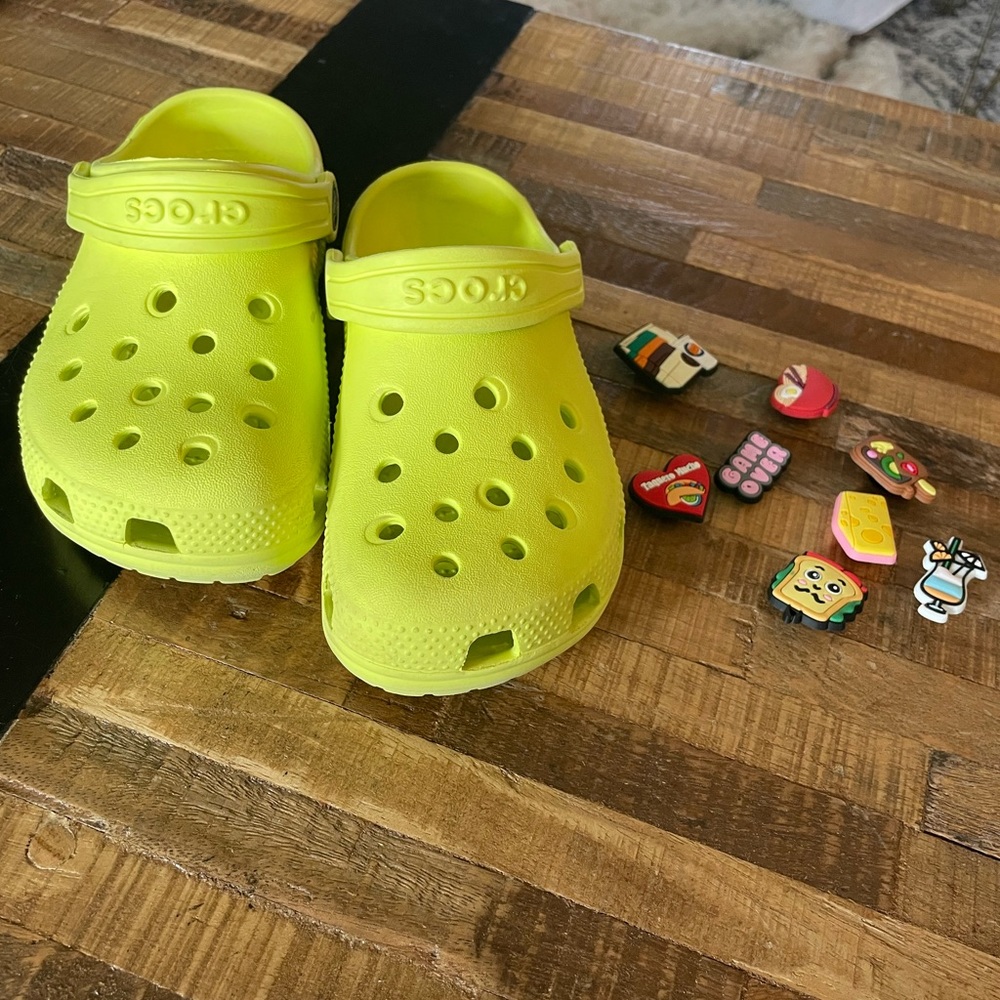 Classic Little Kids Clog with 8 Jibbitz